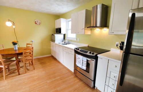 Dashwood Cabaña | Spacious cottage w/ All-season 8-seat hot tub; firepit, games room. Sleeps 8-10
