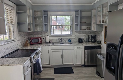 Jonesville Casa | Spacious Country Comfy Living in Yadkin Valley Wineries, Askew Winery, Downtown!