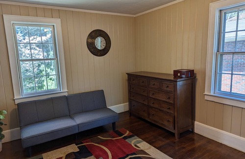 Jonesville Casa | Spacious Country Comfy Living in Yadkin Valley Wineries, Askew Winery, Downtown!