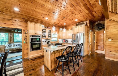 Goode Casa | Spacious Country Home near Lynchburg