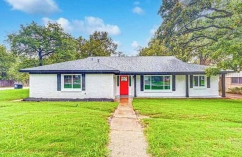 Ederville Casa | Spacious/Cozy home in Fort Worth!