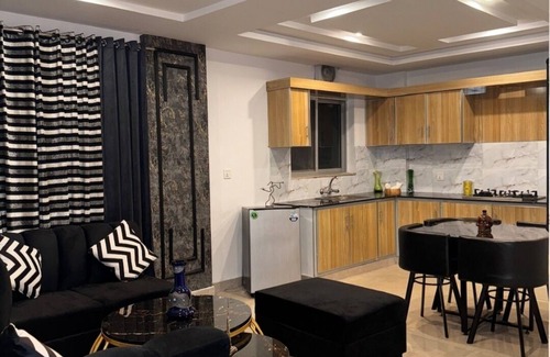 Bahria Town Apartamento | Spacious ,cozy modern elegant