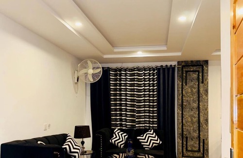 Bahria Town Apartamento | Spacious ,cozy modern elegant