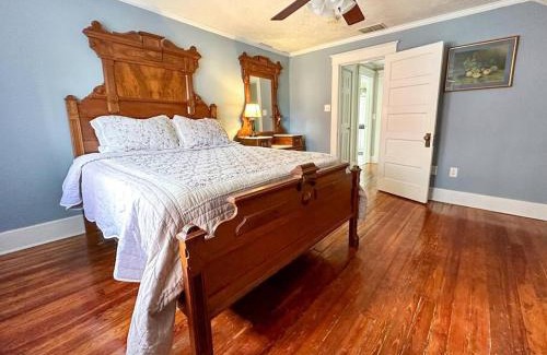 Staunton Casa | Spacious Craftsman near Staunton