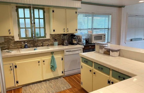 Cedar Lane Casa | Kritzlers en el Caney! Frente al mar y mascotas!