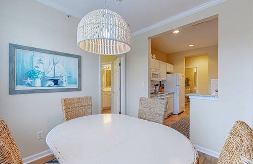 Rehoboth Beach Condominio | Spacious Creekwood condo with an outdoor Balcony, W/D & Free WIFI
