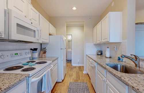 Rehoboth Beach Condominio | Spacious Creekwood condo with an outdoor Balcony, W/D & Free WIFI