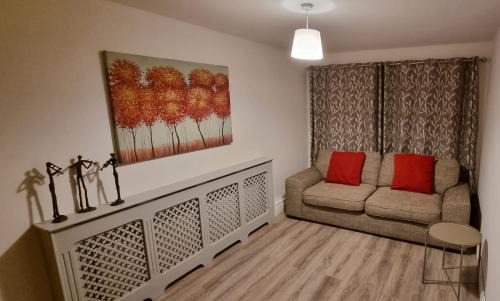 Cut Bush Apartamento | Spacious Curragh 2-bed apartment with own entrance