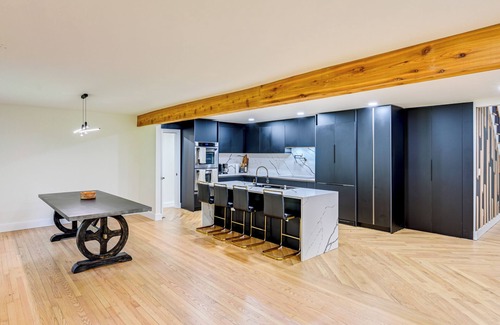 West Meade Casa | Spacious Deck: Contemporary Home in Nashville!