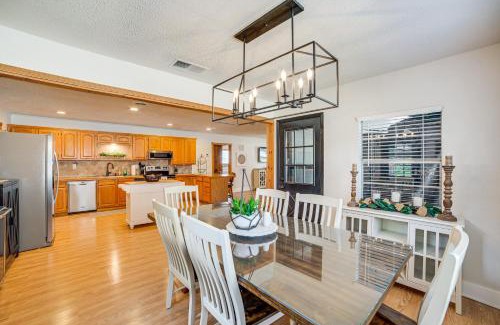 Gun Barrel City Casa | Spacious Deck Waterfront Home in Gun Barrel City!