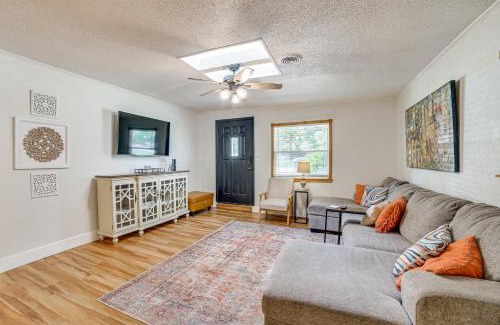 Gun Barrel City Casa | Spacious Deck Waterfront Home in Gun Barrel City!