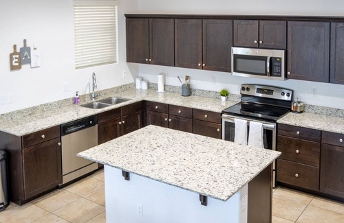 Maryvale Casa | Spacious Desert Oasis Conveniently located!