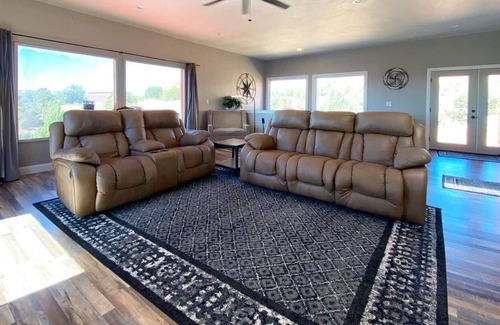 Kanab Casa | Spacious Desert Oasis, Dark Skies, Pet Friendly!
