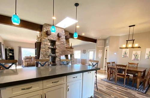 Kanab Casa | Spacious Desert Oasis, Dark Skies, Pet Friendly!