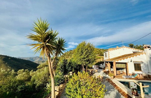 Los Romanes Casa | Spacious Detached Villa With Private Floodlit Pool