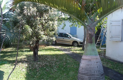 Saint-Louis Casa | Casa de familia Kaz espaciosa, independiente, jardín tropical, piscina.