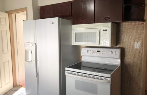 Detroit Casa | Acogedora casa con cable y wifi y seguridad residencial.