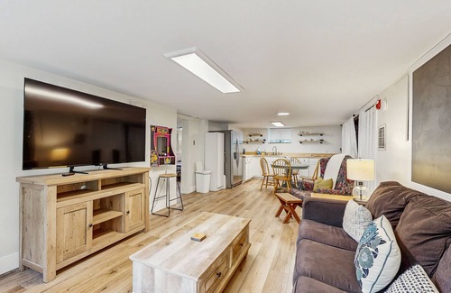 Montreat Cabaña | Spacious dog-friendly Montreat cottage with firepit, mountain views, & patio