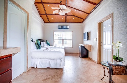 Placencia Complejo | Spacious Double Room w/ WiFi, Jacuzzi Tub, & Mini Bar