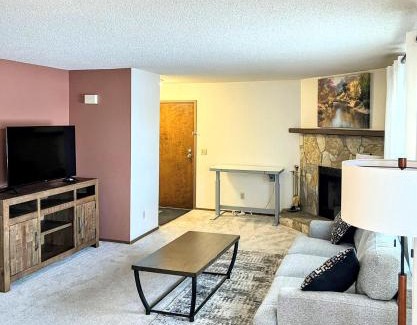 Downtown Anchorage Apartamento | Spacious Downtown 2-bdrm Apartment