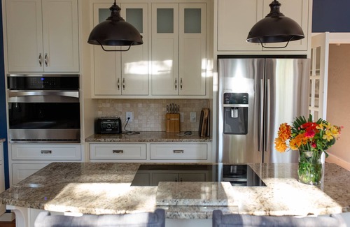 Queens Square Casa | Spacious Downtown 5 bedroom historic house! Close to Everything Downtown!
