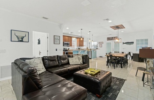 Cocoa Casa | Spacious Downtown Cocoa Village Estate 1 with River Views!