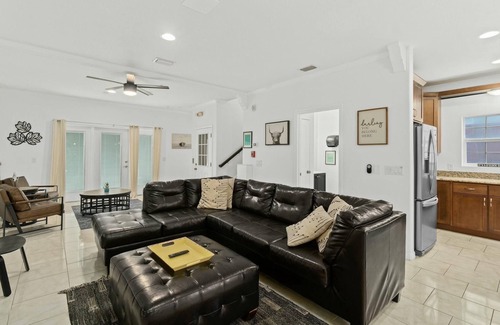 Cocoa Casa | Spacious Downtown Cocoa Village Estate 1 with River Views!