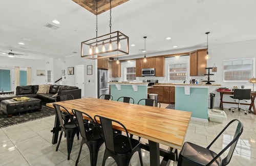 Cocoa Casa | Spacious Downtown Cocoa Village Estate 1 with River Views!