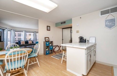 Downtown Honolulu Condominio | Spacious Downtown Executive Retreat | Free Parking