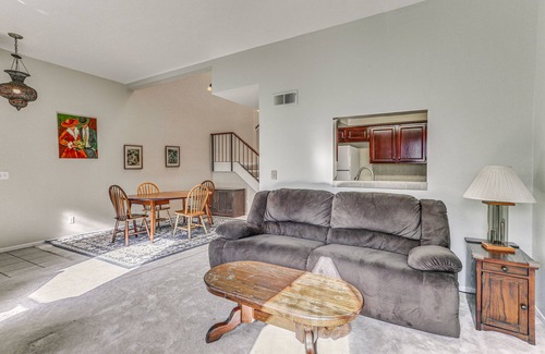 Downtown Casa | Spacious Downtown Fresno Townhome: Walk to UCSF