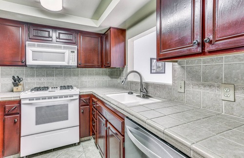 Downtown Casa | Spacious Downtown Fresno Townhome: Walk to UCSF