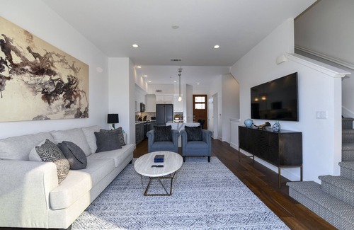 Downtown Napa Condominio | Spacious Downtown Getaway - brand new perfectly located home steps to everything