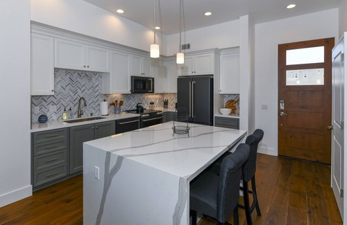 Downtown Napa Condominio | Spacious Downtown Getaway - brand new perfectly located home steps to everything