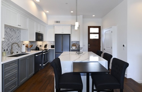 Downtown Napa Condominio | Spacious Downtown Getaway - brand new perfectly located home steps to everything