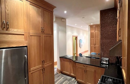Downtown Montreal Apartamento | Spacious Downtown Montreal Apt-4BR/2BA, Free Wifi