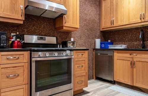 Downtown Montreal Apartamento | Spacious Downtown Montreal Apt-4BR/2BA, Free Wifi