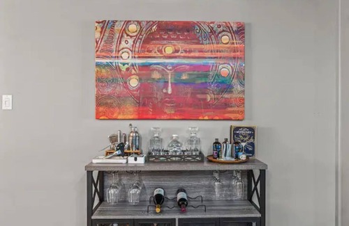 Redmond Casa | Spacious downtown pad - billiards/ping pong/sauna
