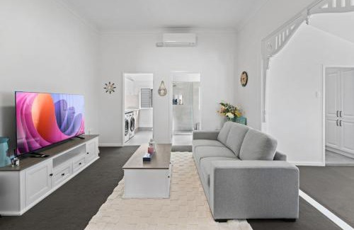 Herston Casa | Spacious Dual Retreat Balcony near RBWH and CBD