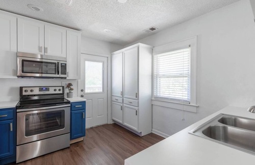 Rosedale Apartamento | Spacious Duplex | 2 Bedroom | Near KU Medical | 18