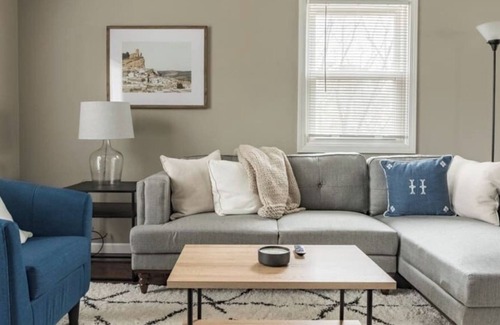 Clive Casa | Spacious Duplex in West Des Moines