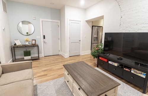 Central Business District Condominio | Spacious, DWNT/OTR condo. minutes walk to the Reds/Bengals stadiums & more!!