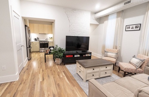 Central Business District Condominio | Spacious, DWNT/OTR condo. minutes walk to the Reds/Bengals stadiums & more!!