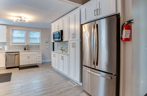 East Orange Casa | Spacious East Orange Home: Steps to Elmwood Park!