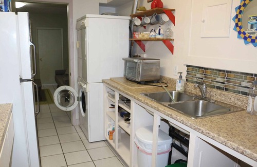 Halifax Apartamento | SPACIOUS ECO-FRIENDLY SUITE with KITCHEN ON PARK