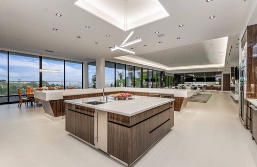 Bel Air Casa | Spacious estate in charming Los Angeles with WiFi, AC, fitness room