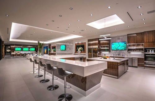 Bel Air Casa | Spacious estate in charming Los Angeles with WiFi, AC, fitness room