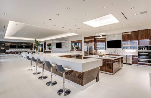 Bel Air Casa | Spacious estate in charming Los Angeles with WiFi, AC, fitness room