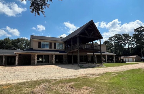 Conroe Apartamento | Spacious estate with 2 homes
