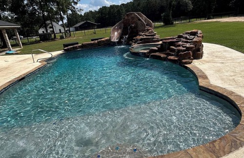 Conroe Apartamento | Spacious estate with 2 homes