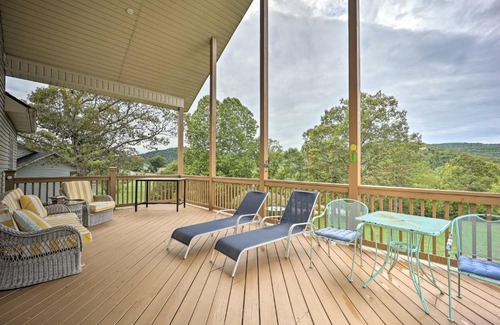 Eureka Springs Casa | Spacious Eureka Springs Home with Lake Views!